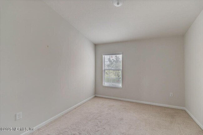 Building Photo - 6920 Roundleaf Dr
