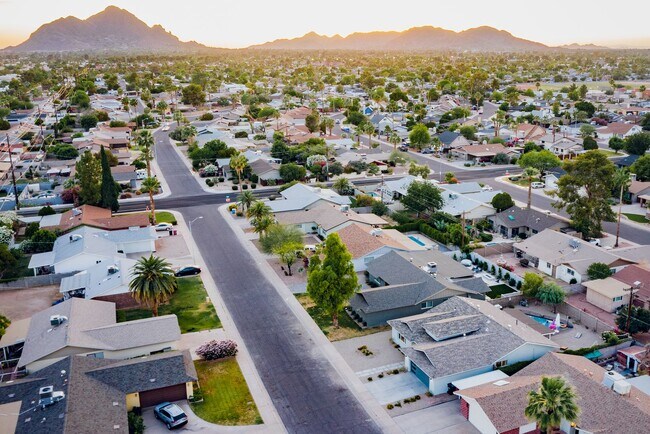 Building Photo - NO HOA Heated Pool-Gorgeous 3bed/2bath Home in Old Town Scottsdale