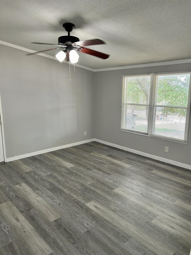 Building Photo - 508 Walnut Way