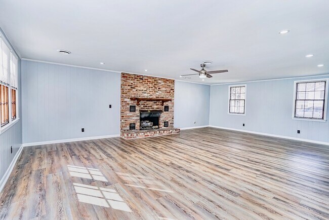 Building Photo - 105 Brandybrook Ln