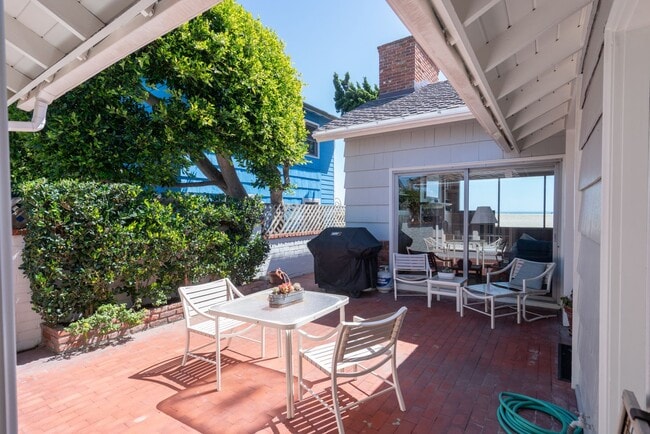 Building Photo - Winter Lease in Exclusive Peninsula Point ...