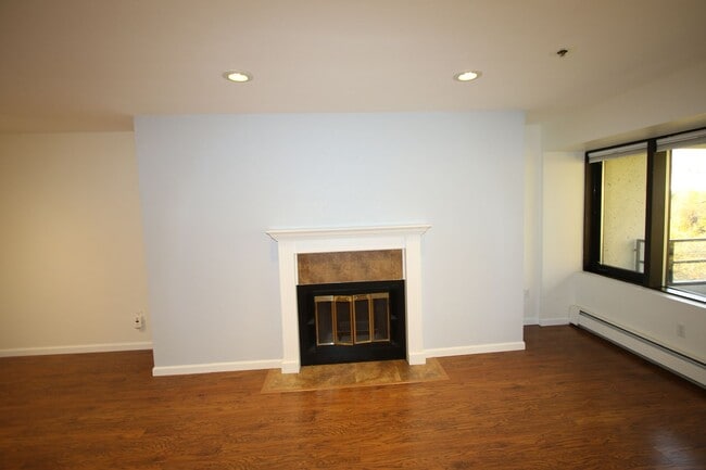 Building Photo - 600 W 76th Ave