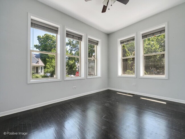 Building Photo - 5134 N Oakley Ave