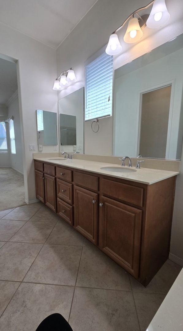 Building Photo - 6011 Dubois Pl