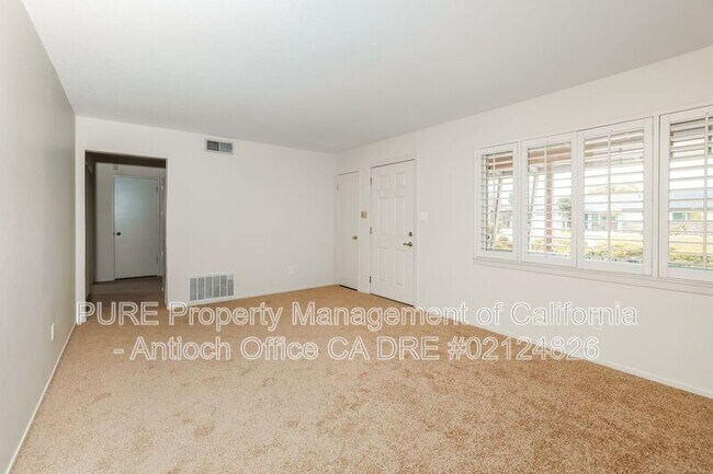 Building Photo - 2117 Biglow Dr