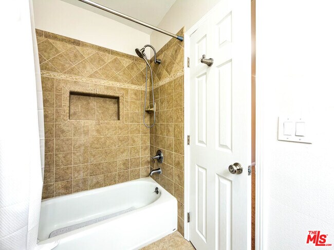 Building Photo - 9531 Vía Ricardo