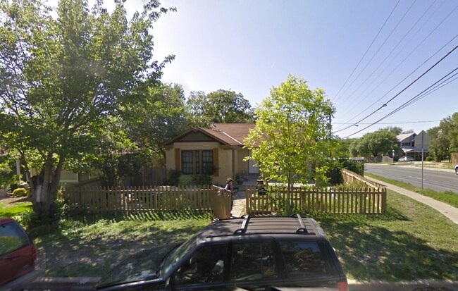 Building Photo - 2400 Forest Ave