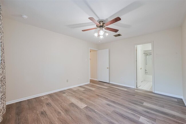 Building Photo - 2762 Foliage Green Dr