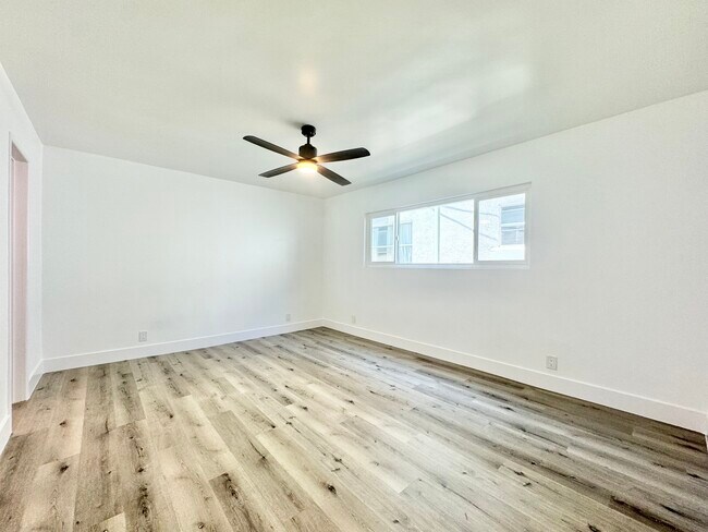 Building Photo - 816 N Edinburgh Ave