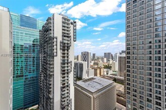 Building Photo - 300 S Biscayne Blvd