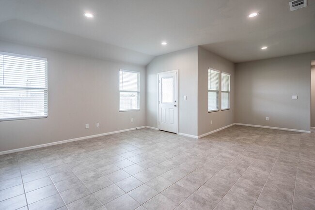 Building Photo - 7616 Silver Crk Ct