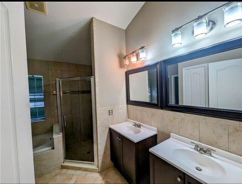 Newly refinished dual vanity fully tiled shower - 562 SW Saint Martins Cv
