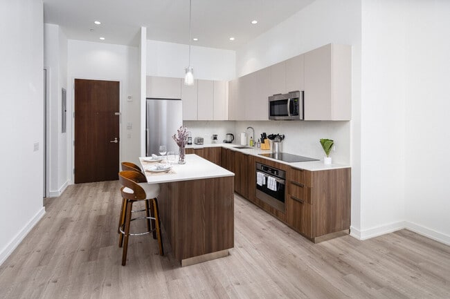 Building Photo - 140 Fulton St