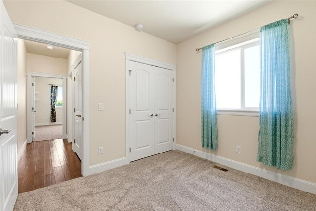 Building Photo - Single Story-3 Bedroom 2 Bathroom Home in a 55+ Community