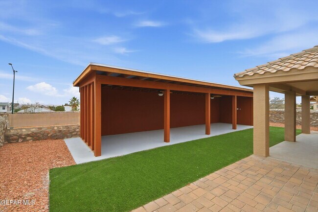 Building Photo - 1117 W Bend Ln