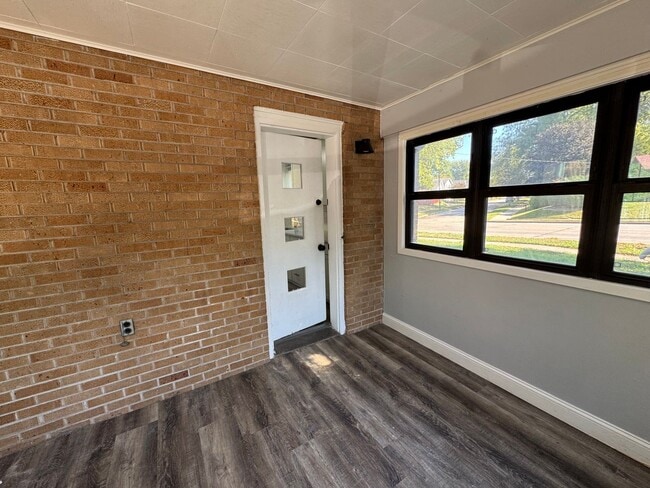 Building Photo - Large Moline Home with 3-Car Garage, Privacy, and Plenty of Space