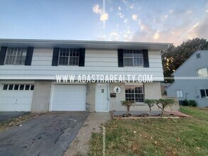 Building Photo - Very Nice Overland Park Duplex-Available NOW!!