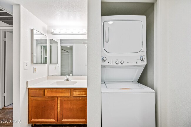 Building Photo - 10610 S 48th St