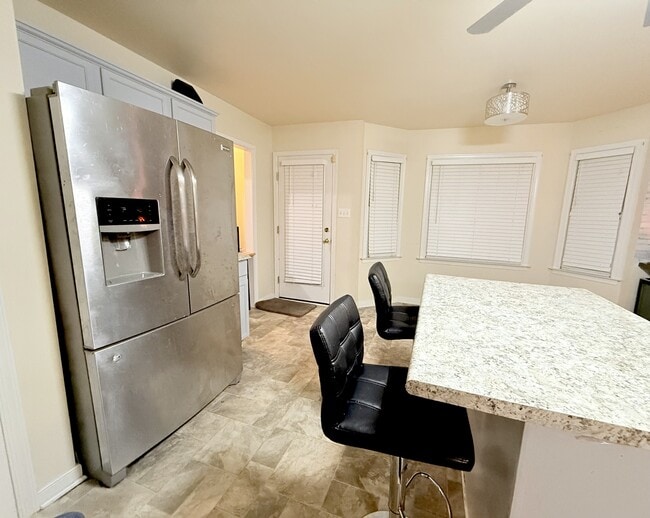 Building Photo - 2812 Providence Creek Rd