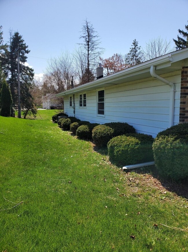 Building Photo - 18625 Lola Dr