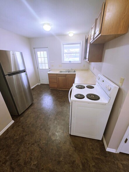 Building Photo - 2584 Deming Ave