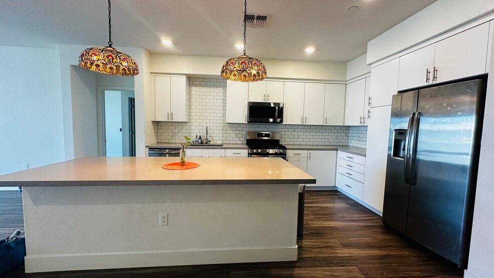 Building Photo - 5933 Sunstone Dr