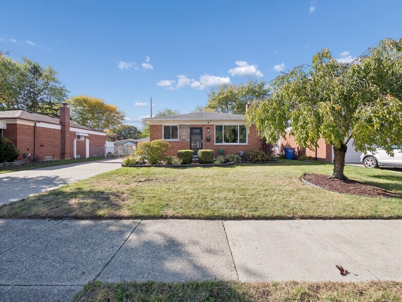 Building Photo - 26805 Richard Dr