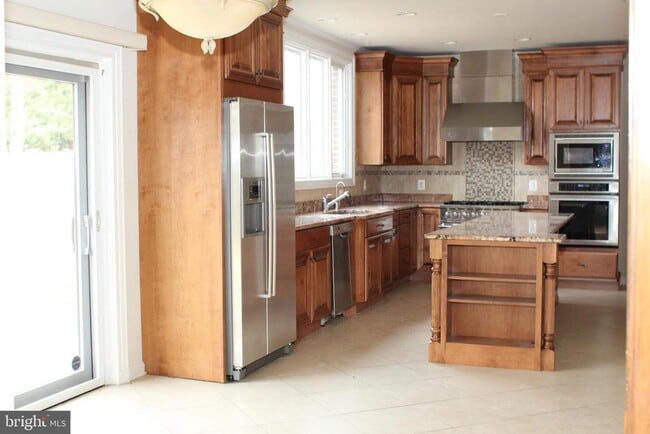 Building Photo - 10208 Sorrel Ave