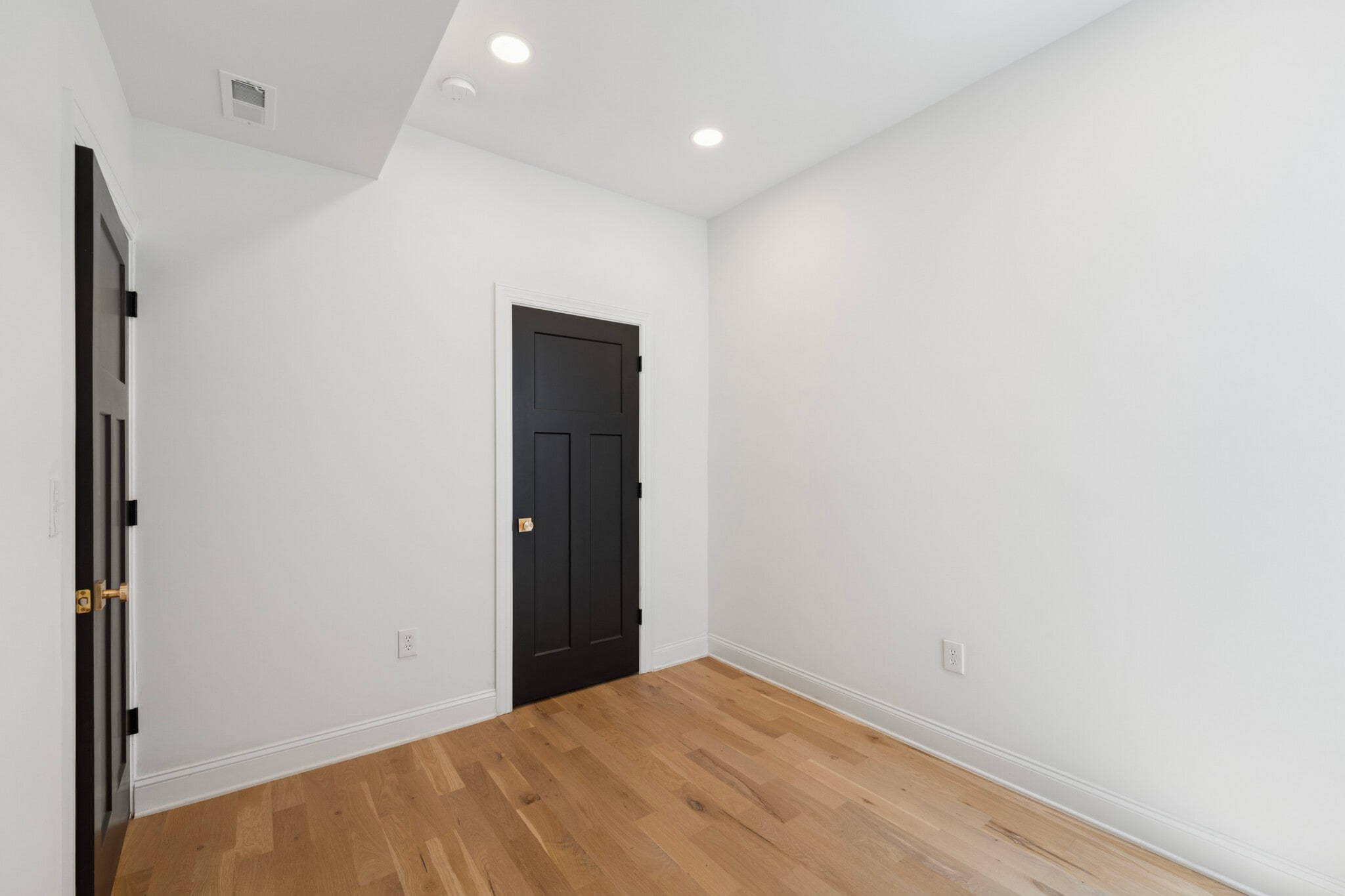 2nd floor middle bedroom - 858 Perkiomen St