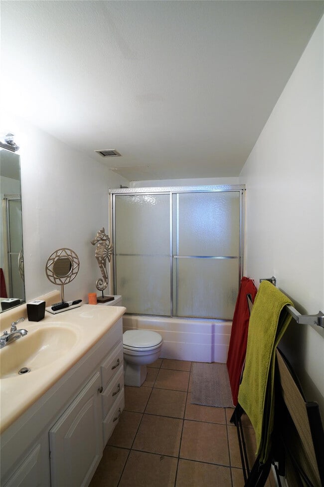 Building Photo - 13499 Biscayne Blvd