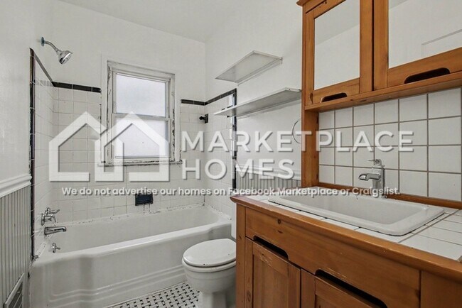 Building Photo - 1130 21st St