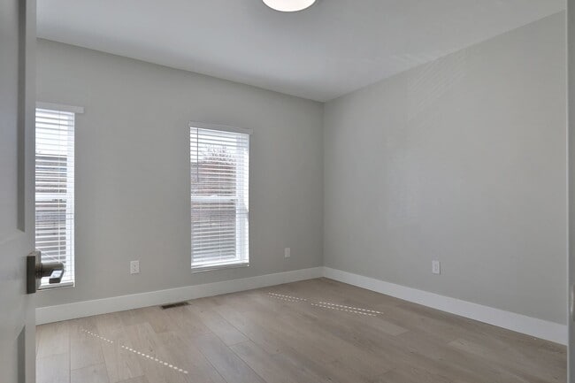 Building Photo - EAST FRANKLINTON ARTIST DISTRICT!  SUNNY N...