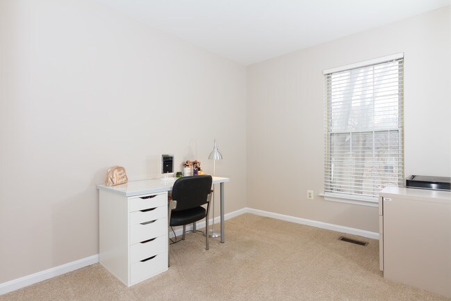 Building Photo - 707 Lions Gate Ln