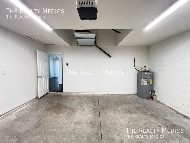 Building Photo - 297 Malauka Loop