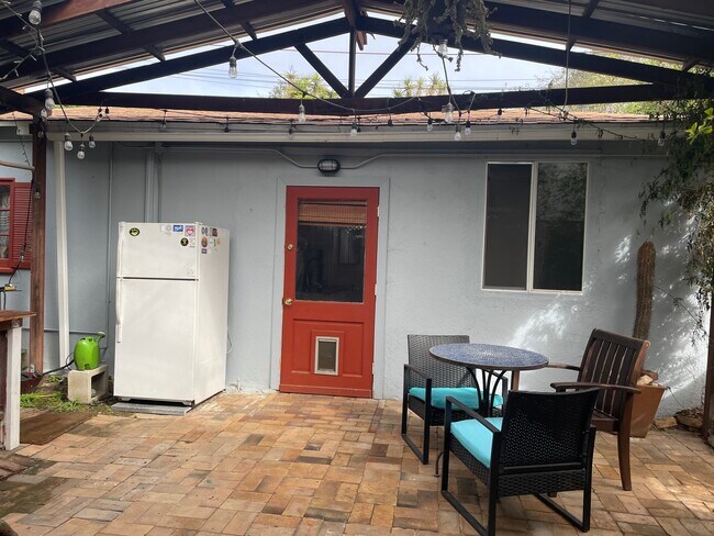 Building Photo - 3554 Colonial Ave