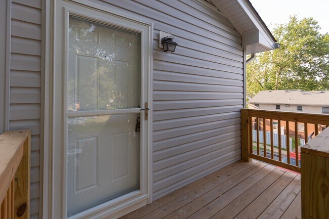 Building Photo - 201 Holly Dr