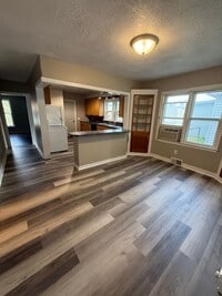 Building Photo - 906 McLean Ave