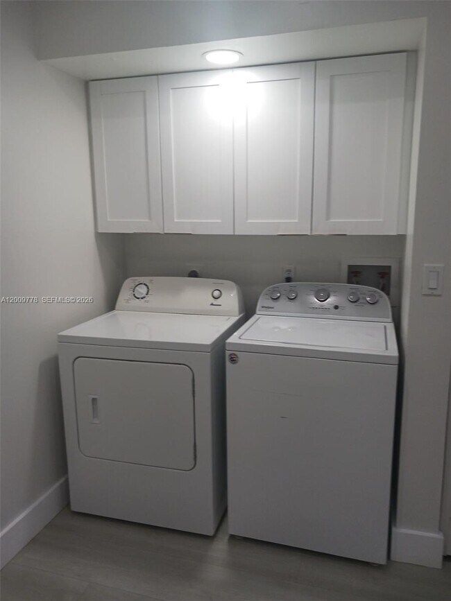 Building Photo - 7440 SW 105th Pl