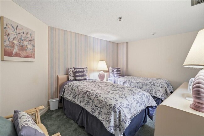 Building Photo - 5611 Gulf of Mexico Dr