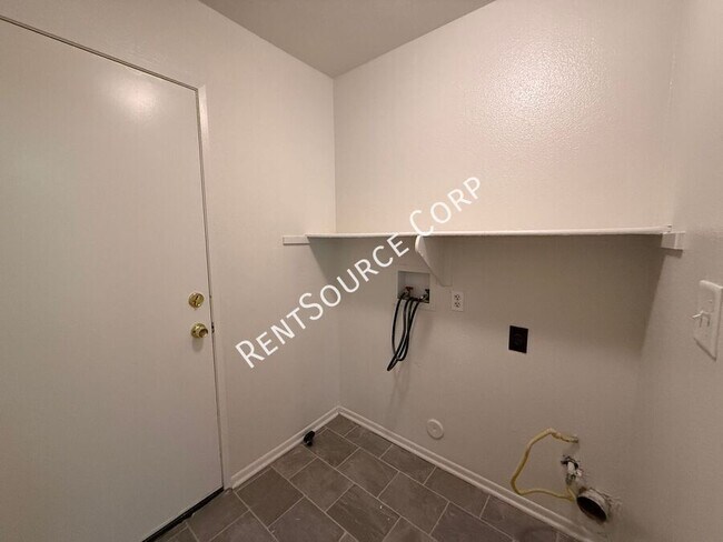 Building Photo - 2832 W Pillsbury St