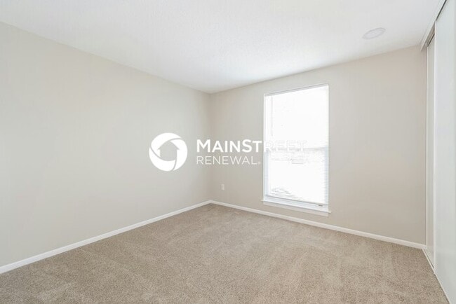 Building Photo - 3 Bedroom Pet-Friendly Home in Overland Park, KS with Main Street Renewal