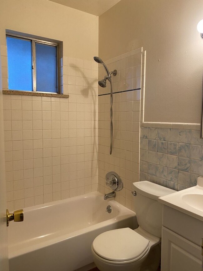 Building Photo - Mountain Bungalow in Spectacular Setting