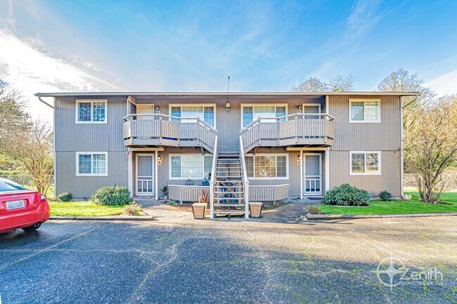 Building Photo - 10809 NE 48th Cir