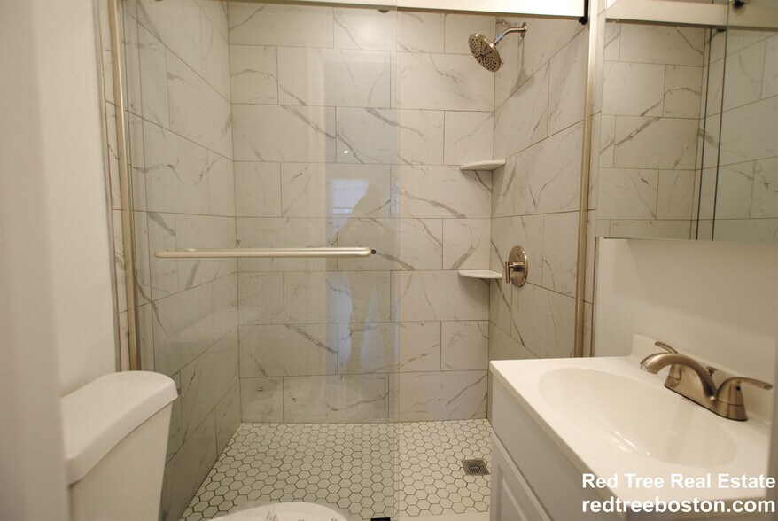 Building Photo - 225 Newbury St