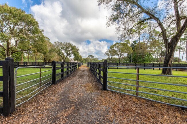 Building Photo - 13529 E Citrus Dr