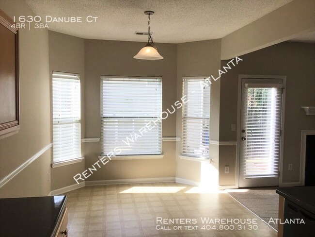 Building Photo - Move-In Ready! Spacious 4 Bedroom in Colle...