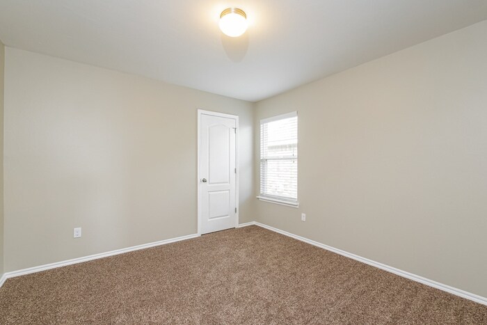 Building Photo - 13312 Beaumont Dr