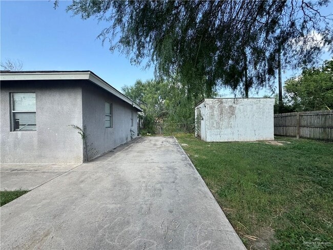 Building Photo - 404 S 20th Ave