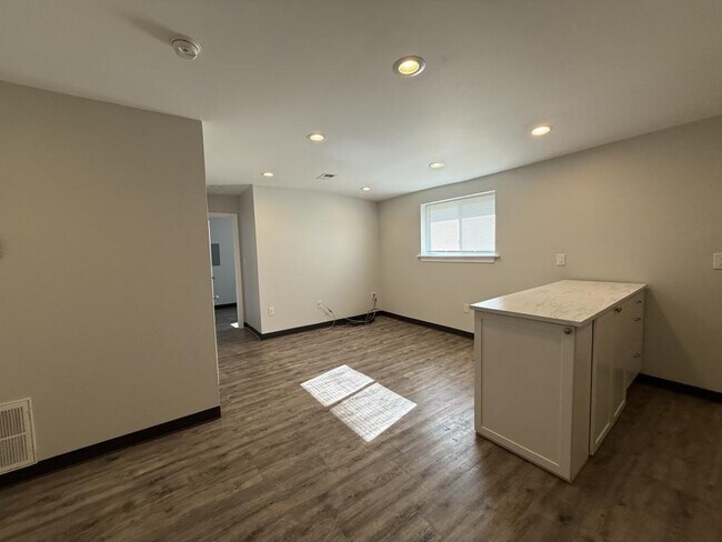 Building Photo - 6189 Northwood Dr