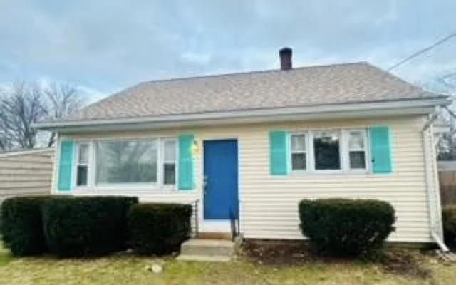 Building Photo - 42 Greenway Dr